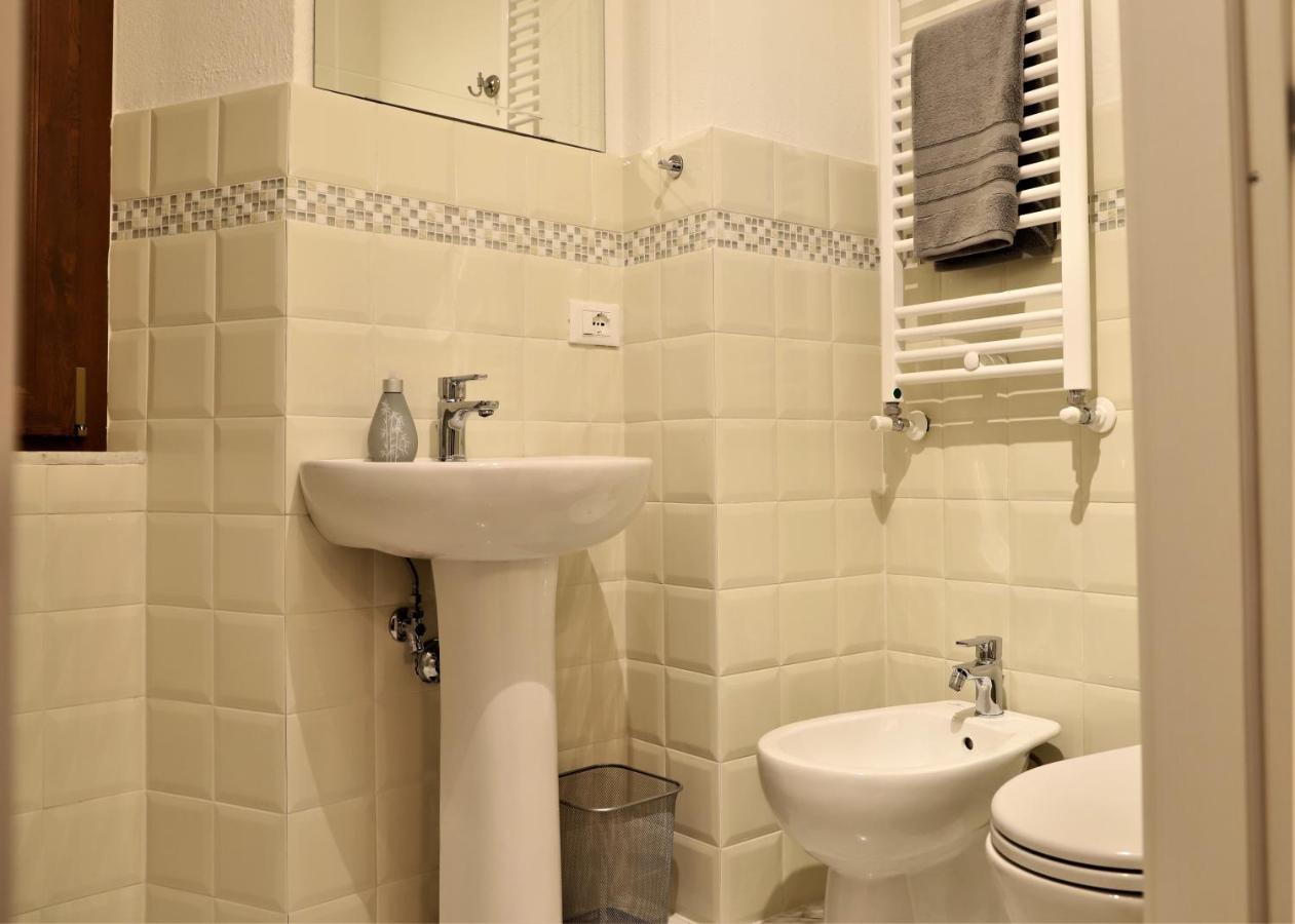 Monti Guesthouse Monti di Licciana Nardi Habitación foto